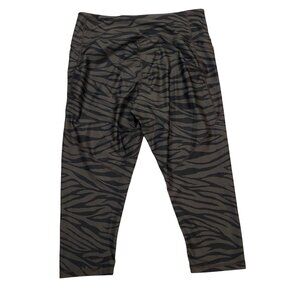 Old Navy athletic cropped leggings black and gray zebra stripe Size XXL